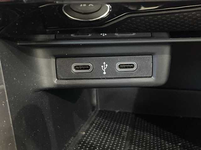 フォルクスワーゲン ＶＷ Ｔ－ロック TDI スポーツ 栃木県 2021(令3)年 1.7万km 赤Ⅱ ワンオーナー/ディーゼル/ターボ/純正ナビ/（Bluetooth/USB）/バックカメラ/Front Assist/Lane Assist/BSM/ACC/ドライバー疲労検知システム/コーナーセンサー/ビルトインETC/前方ドライブレコーダー/ルーフレール/禁煙車/赤/黒2トーン/オートライト/LEDヘッドライト/パドルシフト/横滑り防止装置/フォグランプ/スマートキー/プッシュスタート/アイドリングストップ/ステアリングスイッチ/革巻きステアリング/ウィンカーミラー/純正18インチアルミホイール/純正フロアマット