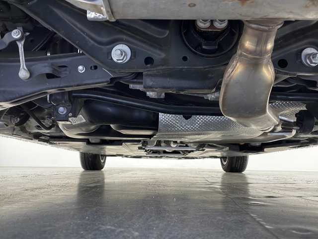 トヨタ プリウス S 長野県 2019(令1)年 2万km シルバーM 純正ナビ/TV／Bluetooth／FM・AM/ミュージックプレイヤー接続/バックカメラ/ETC/クルーズコントロール（追従あり）/レーンキープアシスト/横滑り防止装置/衝突被害軽減システム/車線逸脱警報機能/前後コーナーセンサー/電格ミラー/プリクラッシュセーフティシステム/純正15インチAW装着/純正フロアマット/ドアバイザー/フォグランプ/LEDヘッドライト