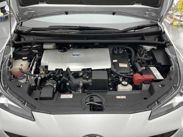 トヨタ プリウス S 長野県 2019(令1)年 2万km シルバーM 純正ナビ/TV／Bluetooth／FM・AM/ミュージックプレイヤー接続/バックカメラ/ETC/クルーズコントロール（追従あり）/レーンキープアシスト/横滑り防止装置/衝突被害軽減システム/車線逸脱警報機能/前後コーナーセンサー/電格ミラー/プリクラッシュセーフティシステム/純正15インチAW装着/純正フロアマット/ドアバイザー/フォグランプ/LEDヘッドライト