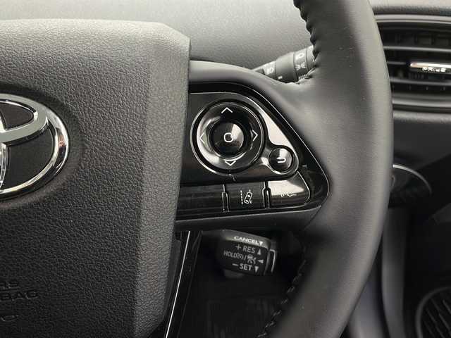 トヨタ プリウス S 長野県 2019(令1)年 2万km シルバーM 純正ナビ/TV／Bluetooth／FM・AM/ミュージックプレイヤー接続/バックカメラ/ETC/クルーズコントロール（追従あり）/レーンキープアシスト/横滑り防止装置/衝突被害軽減システム/車線逸脱警報機能/前後コーナーセンサー/電格ミラー/プリクラッシュセーフティシステム/純正15インチAW装着/純正フロアマット/ドアバイザー/フォグランプ/LEDヘッドライト