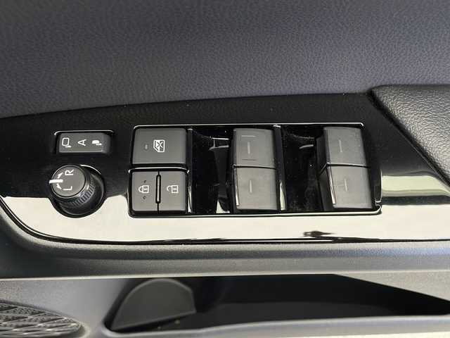 トヨタ プリウス S 長野県 2019(令1)年 2万km シルバーM 純正ナビ/TV／Bluetooth／FM・AM/ミュージックプレイヤー接続/バックカメラ/ETC/クルーズコントロール（追従あり）/レーンキープアシスト/横滑り防止装置/衝突被害軽減システム/車線逸脱警報機能/前後コーナーセンサー/電格ミラー/プリクラッシュセーフティシステム/純正15インチAW装着/純正フロアマット/ドアバイザー/フォグランプ/LEDヘッドライト