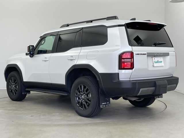 トヨタ ランドクルーザー ２５０ VX 新潟県 2025(令7)年 1.2万km プラチナホワイトパールマイカ 4WD/ワンオーナー/純正12.3型コネクティッドplusディスプレイオーディオ/（AM/FM/フルセグTV/Bluetooth/Miracast/HDMI）/JBLプレミアムサウンド/パノラミックビューモニター/ムーンルーフ/D席パワーシート/D+N席シートヒーター/シートベンチレーション/ステアリングヒーター/寒冷地仕様PWR HEAT/デジタルインナーミラー/Qi充電/パワーバックドア/トヨタセーフティセンス/・プリクラッシュセーフティ/・レーントレーシングアシスト/・レーンディパーチャーアラート/・レーダークルーズコントロール/・アダプティブハイビームシステム／オートマチックハイビーム/・ロードサインアシスト/・ドライバー異常時対応システム/・発進遅れ告知機能/トヨタチームメイト/Classioフロアマット/ブラックルーフレール/純正18インチAW
