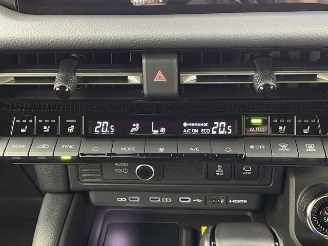 トヨタ ランドクルーザー ２５０ VX 新潟県 2025(令7)年 1.2万km プラチナホワイトパールマイカ 4WD/ワンオーナー/純正12.3型コネクティッドplusディスプレイオーディオ/（AM/FM/フルセグTV/Bluetooth/Miracast/HDMI）/JBLプレミアムサウンド/パノラミックビューモニター/ムーンルーフ/D席パワーシート/D+N席シートヒーター/シートベンチレーション/ステアリングヒーター/寒冷地仕様PWR HEAT/デジタルインナーミラー/Qi充電/パワーバックドア/トヨタセーフティセンス/・プリクラッシュセーフティ/・レーントレーシングアシスト/・レーンディパーチャーアラート/・レーダークルーズコントロール/・アダプティブハイビームシステム／オートマチックハイビーム/・ロードサインアシスト/・ドライバー異常時対応システム/・発進遅れ告知機能/トヨタチームメイト/Classioフロアマット/ブラックルーフレール/純正18インチAW