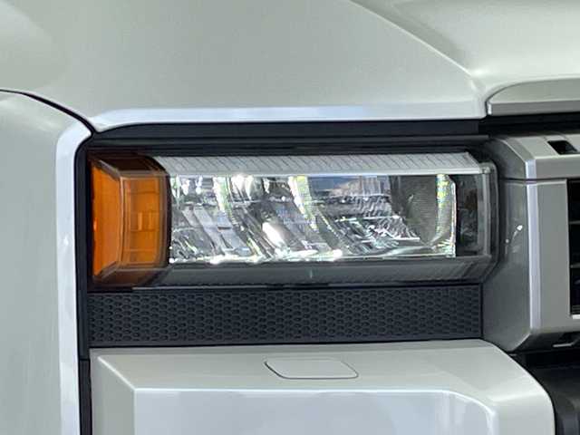 トヨタ ランドクルーザー ２５０ VX 新潟県 2025(令7)年 1.2万km プラチナホワイトパールマイカ 4WD/ワンオーナー/純正12.3型コネクティッドplusディスプレイオーディオ/（AM/FM/フルセグTV/Bluetooth/Miracast/HDMI）/JBLプレミアムサウンド/パノラミックビューモニター/ムーンルーフ/D席パワーシート/D+N席シートヒーター/シートベンチレーション/ステアリングヒーター/寒冷地仕様PWR HEAT/デジタルインナーミラー/Qi充電/パワーバックドア/トヨタセーフティセンス/・プリクラッシュセーフティ/・レーントレーシングアシスト/・レーンディパーチャーアラート/・レーダークルーズコントロール/・アダプティブハイビームシステム／オートマチックハイビーム/・ロードサインアシスト/・ドライバー異常時対応システム/・発進遅れ告知機能/トヨタチームメイト/Classioフロアマット/ブラックルーフレール/純正18インチAW