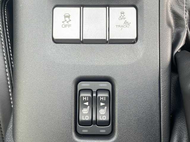 トヨタ ＧＲ８６ RZ 岐阜県 2024(令6)年 0.4万km クリスタルホワイトパール /ワンオーナー//carrozzeria9インチメモリナビ(AVIC-RQ720)/(フルセグTV/BT/DISC/SD/HDMI)//OP GRトランクスポイラー//アイサイトコアテクノロジー/(プリクラッシュブレーキ)/(追従機能付クルーズコントロール)/(車線逸脱警報/ふらつき警報)/(先行車発進お知らせ機能)/(クリアランスソナー『リア』)//ハイビームアシスト//ステアリング連動ヘッドランプ//後側方警戒心支援システム//前後ドライブレコーダー(ZDR-017)//ハーフレザーシート/(前席シートヒーター)//バックカメラ//ＥＴＣ//LEDヘッドライト//ステアリングスイッチ//GRフロアマット//オートリトラクタブルミラー//スマートキー