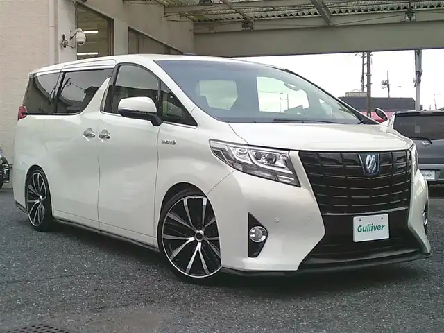 トヨタ アルファードハイブリット X 埼玉県 2015(平27)年 7.2万km ラグジュアリーホワイトパールクリスタルシャインガラスフレーク ・ディーラー記録簿（H27～R7まで完備）/・ワンオーナー/・サンルーフ/・両側パワースライドドア/・クルーズコントロール/・社外・デジタルインナーミラー（前後ドラレコ機能有）/・アルパイン10インチナビ/・アルパイン13インチフリップダウンモニター/・クラリオンフロントスピーカー/・クラリオンリアスピーカー/・カロッツェリア天吊りスピーカー/・アルパインアンプ/・社外・LEDルームランプ/・社外・皮調シートカバー/・社外・シフトゲートLEDイルミランプ/・2列目オットマンシート/・AC１００V電源/・社外・フルカラーLEDフットランプ/・社外・ルーフカラーイルミコントローラー/・TEIN車高調（フレックスZ)/・ロクサーニメイオール21インチアルミ/（９．０J　＋３８）/・コンチネンタルマックスコンタクトタイヤ21インチ/・HIDヘッドライト/・HIDフォグランプ/・社外・スーパーウェルカムライティングキット/・社外・アイドリングライトキット/・社外・アルミスカッフプレート/・社外・ホーン（クラクソンストリトーン）/・スマートキー×２/・プッシュスタート/・保証書/・取説