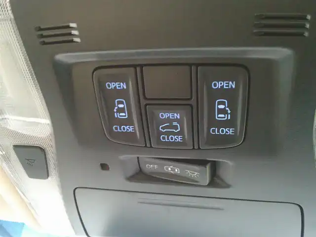 トヨタ アルファードハイブリット X 埼玉県 2015(平27)年 7.2万km ラグジュアリーホワイトパールクリスタルシャインガラスフレーク ・ディーラー記録簿（H27～R7まで完備）/・ワンオーナー/・サンルーフ/・両側パワースライドドア/・クルーズコントロール/・社外・デジタルインナーミラー（前後ドラレコ機能有）/・アルパイン10インチナビ/・アルパイン13インチフリップダウンモニター/・クラリオンフロントスピーカー/・クラリオンリアスピーカー/・カロッツェリア天吊りスピーカー/・アルパインアンプ/・社外・LEDルームランプ/・社外・皮調シートカバー/・社外・シフトゲートLEDイルミランプ/・2列目オットマンシート/・AC１００V電源/・社外・フルカラーLEDフットランプ/・社外・ルーフカラーイルミコントローラー/・TEIN車高調（フレックスZ)/・ロクサーニメイオール21インチアルミ/（９．０J　＋３８）/・コンチネンタルマックスコンタクトタイヤ21インチ/・HIDヘッドライト/・HIDフォグランプ/・社外・スーパーウェルカムライティングキット/・社外・アイドリングライトキット/・社外・アルミスカッフプレート/・社外・ホーン（クラクソンストリトーン）/・スマートキー×２/・プッシュスタート/・保証書/・取説