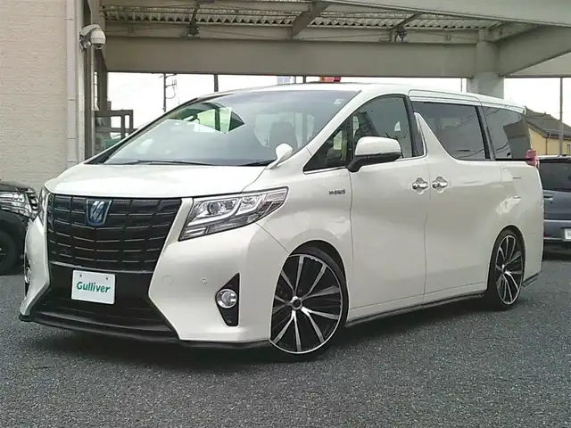 トヨタ アルファードハイブリット X 埼玉県 2015(平27)年 7.2万km ラグジュアリーホワイトパールクリスタルシャインガラスフレーク ・ディーラー記録簿（H27～R7まで完備）/・ワンオーナー/・サンルーフ/・両側パワースライドドア/・クルーズコントロール/・社外・デジタルインナーミラー（前後ドラレコ機能有）/・アルパイン10インチナビ/・アルパイン13インチフリップダウンモニター/・クラリオンフロントスピーカー/・クラリオンリアスピーカー/・カロッツェリア天吊りスピーカー/・アルパインアンプ/・社外・LEDルームランプ/・社外・皮調シートカバー/・社外・シフトゲートLEDイルミランプ/・2列目オットマンシート/・AC１００V電源/・社外・フルカラーLEDフットランプ/・社外・ルーフカラーイルミコントローラー/・TEIN車高調（フレックスZ)/・ロクサーニメイオール21インチアルミ/（９．０J　＋３８）/・コンチネンタルマックスコンタクトタイヤ21インチ/・HIDヘッドライト/・HIDフォグランプ/・社外・スーパーウェルカムライティングキット/・社外・アイドリングライトキット/・社外・アルミスカッフプレート/・社外・ホーン（クラクソンストリトーン）/・スマートキー×２/・プッシュスタート/・保証書/・取説