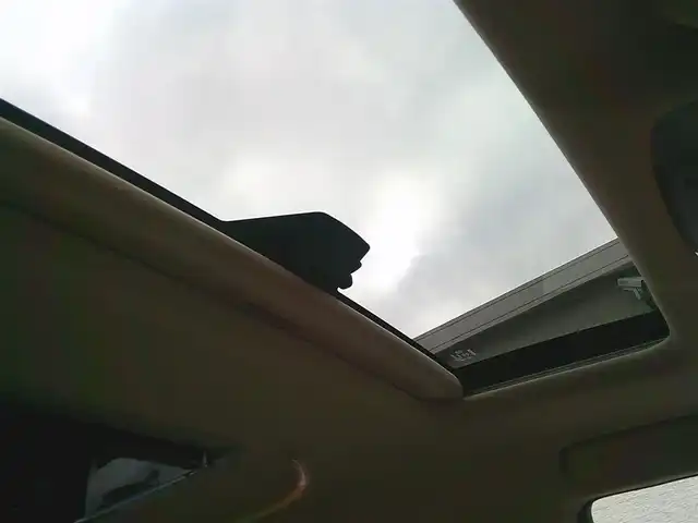 トヨタ アルファードハイブリット X 埼玉県 2015(平27)年 7.2万km ラグジュアリーホワイトパールクリスタルシャインガラスフレーク ・ディーラー記録簿（H27～R7まで完備）/・ワンオーナー/・サンルーフ/・両側パワースライドドア/・クルーズコントロール/・社外・デジタルインナーミラー（前後ドラレコ機能有）/・アルパイン10インチナビ/・アルパイン13インチフリップダウンモニター/・クラリオンフロントスピーカー/・クラリオンリアスピーカー/・カロッツェリア天吊りスピーカー/・アルパインアンプ/・社外・LEDルームランプ/・社外・皮調シートカバー/・社外・シフトゲートLEDイルミランプ/・2列目オットマンシート/・AC１００V電源/・社外・フルカラーLEDフットランプ/・社外・ルーフカラーイルミコントローラー/・TEIN車高調（フレックスZ)/・ロクサーニメイオール21インチアルミ/（９．０J　＋３８）/・コンチネンタルマックスコンタクトタイヤ21インチ/・HIDヘッドライト/・HIDフォグランプ/・社外・スーパーウェルカムライティングキット/・社外・アイドリングライトキット/・社外・アルミスカッフプレート/・社外・ホーン（クラクソンストリトーン）/・スマートキー×２/・プッシュスタート/・保証書/・取説