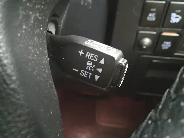 トヨタ アルファードハイブリット X 埼玉県 2015(平27)年 7.2万km ラグジュアリーホワイトパールクリスタルシャインガラスフレーク ・ディーラー記録簿（H27～R7まで完備）/・ワンオーナー/・サンルーフ/・両側パワースライドドア/・クルーズコントロール/・社外・デジタルインナーミラー（前後ドラレコ機能有）/・アルパイン10インチナビ/・アルパイン13インチフリップダウンモニター/・クラリオンフロントスピーカー/・クラリオンリアスピーカー/・カロッツェリア天吊りスピーカー/・アルパインアンプ/・社外・LEDルームランプ/・社外・皮調シートカバー/・社外・シフトゲートLEDイルミランプ/・2列目オットマンシート/・AC１００V電源/・社外・フルカラーLEDフットランプ/・社外・ルーフカラーイルミコントローラー/・TEIN車高調（フレックスZ)/・ロクサーニメイオール21インチアルミ/（９．０J　＋３８）/・コンチネンタルマックスコンタクトタイヤ21インチ/・HIDヘッドライト/・HIDフォグランプ/・社外・スーパーウェルカムライティングキット/・社外・アイドリングライトキット/・社外・アルミスカッフプレート/・社外・ホーン（クラクソンストリトーン）/・スマートキー×２/・プッシュスタート/・保証書/・取説