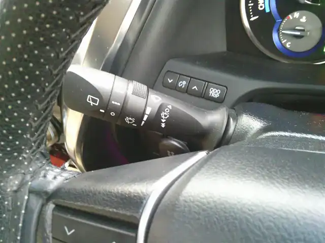 トヨタ アルファードハイブリット X 埼玉県 2015(平27)年 7.2万km ラグジュアリーホワイトパールクリスタルシャインガラスフレーク ・ディーラー記録簿（H27～R7まで完備）/・ワンオーナー/・サンルーフ/・両側パワースライドドア/・クルーズコントロール/・社外・デジタルインナーミラー（前後ドラレコ機能有）/・アルパイン10インチナビ/・アルパイン13インチフリップダウンモニター/・クラリオンフロントスピーカー/・クラリオンリアスピーカー/・カロッツェリア天吊りスピーカー/・アルパインアンプ/・社外・LEDルームランプ/・社外・皮調シートカバー/・社外・シフトゲートLEDイルミランプ/・2列目オットマンシート/・AC１００V電源/・社外・フルカラーLEDフットランプ/・社外・ルーフカラーイルミコントローラー/・TEIN車高調（フレックスZ)/・ロクサーニメイオール21インチアルミ/（９．０J　＋３８）/・コンチネンタルマックスコンタクトタイヤ21インチ/・HIDヘッドライト/・HIDフォグランプ/・社外・スーパーウェルカムライティングキット/・社外・アイドリングライトキット/・社外・アルミスカッフプレート/・社外・ホーン（クラクソンストリトーン）/・スマートキー×２/・プッシュスタート/・保証書/・取説