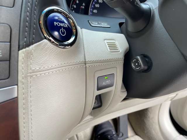 レクサス ＬＳ 600h バージョンU Iパック 東京都 2012(平24)年 9.9万km ダークグレーマイカ 前方ミリ波レーダー方式プリクラッシュセーフティシステム・レーダークルーズコントロール（ブレーキ制御付）/ムーンルーフ・アルカンターラルーフ/ワンオーナー/保証書・取説・ナビ取説/Egプッシュスタート/カードキー＆スマートキー/ハイトコントロール（エアサス）/ドライブモードセレクト/MTモード付AT/本木目/革巻ステアリング・ヒーター・電動チルト・ステアリングスイッチ/アイボリーセミアニリンレザーシート/全席パワーシート＆ヒーター＆ベンチレーター/後席マッサージャー・オートサンシェード（リアウィンド＆リア）/純正HDDナビ・プレミアムサウンドシステム（10スピーカー）/DVD/CD/MSV/BT/USB/AUX・キャンセラー/バックカメラ・クリアランスソナー/純正ビルトインETC/純正フロントドラレコ/全ドア＆バックドアイージークロージャー/LEDヘッドライト・インテリジェントAFS・ヘッドライトクリーナー・フォグ/AUTOHOLD/ラゲッジネット/純正18インチアルミ/サイド＆カーテン＆ニーエアバック