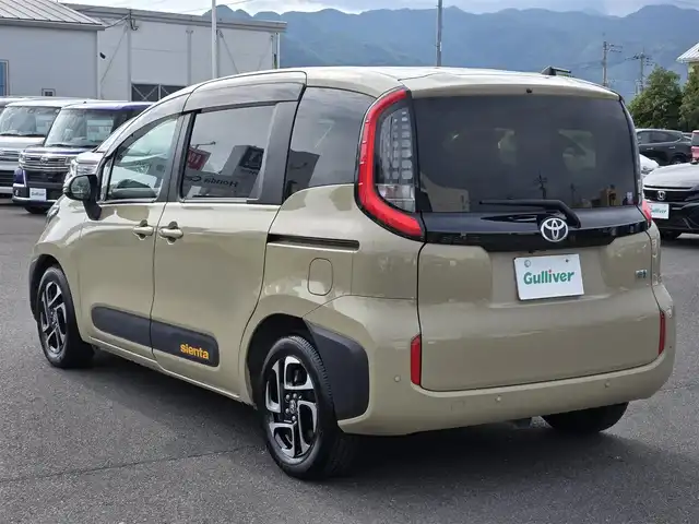 トヨタ シエンタ ハイブリッド Z 鹿児島県 2023(令5)年 4.2万km ベージュ アダプティブクルーズコントロール　/ビルトインＥＴＣ　/純正ドライブレコーダー（ナビ連動）　/パノラミックビューモニター　/両側パワースライドドア（ハンズフリー付）　/プリクラッシュセーフティ　/D+N席シートヒーター/Bluetoothオーディオ/レーンキープアシスト/ステアリングヒーター/本革巻きステアリング/LEDフォグランプ(オプション装備)/純正アルミホイール(15インチ/オプション装備)/山吹イエローサイドエンブレム(オプション装備)/アダプティブハイビームシステム/横滑り防止装置/前後コーナーセンサー/エアバッグ(W＋サイド)/カーテンエアバッグ/プッシュスタート/スマートキー