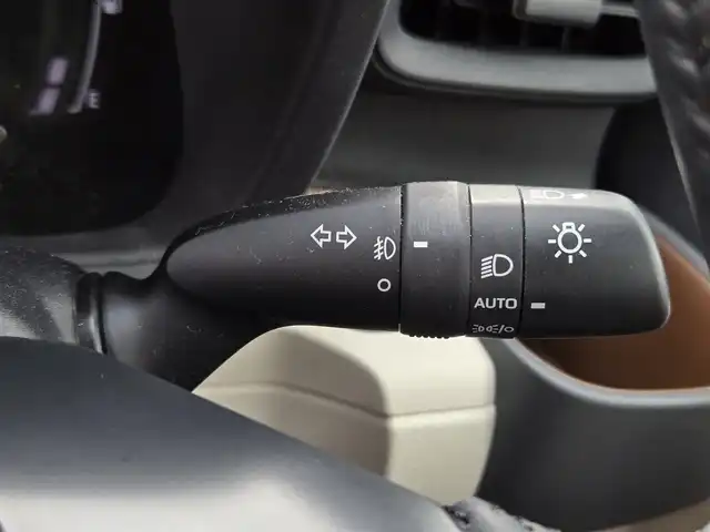 トヨタ シエンタ ハイブリッド Z 鹿児島県 2023(令5)年 4.2万km ベージュ アダプティブクルーズコントロール　/ビルトインＥＴＣ　/純正ドライブレコーダー（ナビ連動）　/パノラミックビューモニター　/両側パワースライドドア（ハンズフリー付）　/プリクラッシュセーフティ　/D+N席シートヒーター/Bluetoothオーディオ/レーンキープアシスト/ステアリングヒーター/本革巻きステアリング/LEDフォグランプ(オプション装備)/純正アルミホイール(15インチ/オプション装備)/山吹イエローサイドエンブレム(オプション装備)/アダプティブハイビームシステム/横滑り防止装置/前後コーナーセンサー/エアバッグ(W＋サイド)/カーテンエアバッグ/プッシュスタート/スマートキー