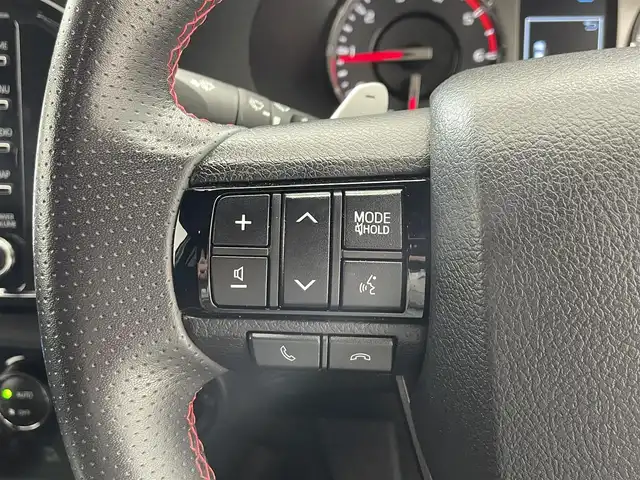 トヨタ ハイラックス Z GRスポーツ 滋賀県 2022(令4)年 3万km スーパーホワイトⅡ 禁煙車/純正ナビ/パノラミックビューモニター/ハーフレザーシート/パワーシート/トヨタセーフティセンス/クルーズコントロール/コーナーセンサー/パドルシフト/ドラレコ/ETC/LEDヘッドライト/アイドリングストップ/GR専用ハンドル/トノカバー/社外アルミホイール