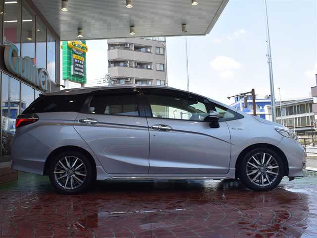 ホンダ シャトル ハイブリッド Z ホンダセンシング 神奈川県 2020(令2)年 4.7万km ルナシルバーM ワンオーナー/新車時保証書/取扱説明書/シルバールーフレール/純正SDナビ/(フルセグTV/CD/DVD/SD/BT/USB)/バックカメラ/衝突軽減防止＆警報/車線逸脱防止＆警報/アダプティブクルーズコントロール/先行車発進検知/ロードサインアシスト/パーキングアシスト/シートヒーター(D＋N席)/デュアルオートエアコン/革巻きステアリング/ステアリングスイッチ/パドルシフト/オートライト/横滑り防止/プッシュスタート＆スマートキー/ウインカー付き電動格納ミラー/スペアキー/ドアバイザー/LEDヘッドライト/フォグランプ/純正フロアマット