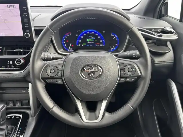 トヨタ カローラ クロス ハイブリッド Z 滋賀県 2023(令5)年 3万km アティチュードブラックマイカ ワンオーナー/10.5型ディスプレイ/・Bluetooth/USB/・Apple Car Play/アラウンドビューモニター/革巻きステアリング/ステアリングリモコン/ETC2.0/前後ドライブレコーダー/レーダークルコン/運転席パワーシート/前席シートヒーター/パワーバックドア/ルーフレール/AC100V/オートブレーキホールド/LEDオートライト/フォグライト/オートハイビーム/トヨタセーフティセンス/・レーントレーシングアシスト/・プリクラッシュセーフティ/・ブラインドスポットモニター/・クリアランスソナー/・パーキングサポートブレーキ/・ロードサインアシスト/プッシュスタート/スマートキー