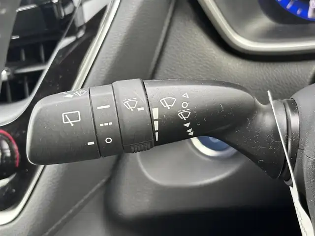 トヨタ カローラ クロス ハイブリッド Z 滋賀県 2023(令5)年 3万km アティチュードブラックマイカ ワンオーナー/10.5型ディスプレイ/・Bluetooth/USB/・Apple Car Play/アラウンドビューモニター/革巻きステアリング/ステアリングリモコン/ETC2.0/前後ドライブレコーダー/レーダークルコン/運転席パワーシート/前席シートヒーター/パワーバックドア/ルーフレール/AC100V/オートブレーキホールド/LEDオートライト/フォグライト/オートハイビーム/トヨタセーフティセンス/・レーントレーシングアシスト/・プリクラッシュセーフティ/・ブラインドスポットモニター/・クリアランスソナー/・パーキングサポートブレーキ/・ロードサインアシスト/プッシュスタート/スマートキー