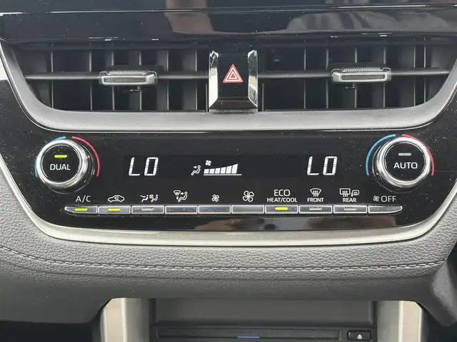 トヨタ カローラ クロス ハイブリッド Z 滋賀県 2023(令5)年 3万km アティチュードブラックマイカ ワンオーナー/10.5型ディスプレイ/・Bluetooth/USB/・Apple Car Play/アラウンドビューモニター/革巻きステアリング/ステアリングリモコン/ETC2.0/前後ドライブレコーダー/レーダークルコン/運転席パワーシート/前席シートヒーター/パワーバックドア/ルーフレール/AC100V/オートブレーキホールド/LEDオートライト/フォグライト/オートハイビーム/トヨタセーフティセンス/・レーントレーシングアシスト/・プリクラッシュセーフティ/・ブラインドスポットモニター/・クリアランスソナー/・パーキングサポートブレーキ/・ロードサインアシスト/プッシュスタート/スマートキー