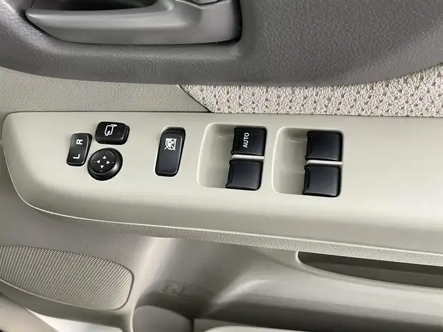 スズキ スペーシア X 大分県 2016(平28)年 7.1万km クリスタルホワイトP プッシュスタート/両側電動スライド/スマートキー/電動格納ミラー/後席サンシェード/ドアバイザー/オートライト/シートヒーター（運転席のみ）/純正フロアマット/アイドリングストップ/オートエアコン