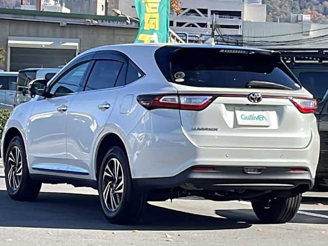 トヨタ ハリアー エレガンス 長野県 2017(平29)年 10.6万km ホワイトパールクリスタルシャイン 禁煙車/ワンオーナー/純正SD9インチナビ//Bluetooth/CD/DVD/フルセグTV/バックカメラ/D席パワーシート/ハーフレザーシート/クルーズコントロール/電動パーキングブレーキ/ブレーキホールド/プリクラッシュブレーキ/アイドリングストップ/コーナーセンサー/横滑り防止装置/オートマチックハイビーム/ビルトインETC/純正AW17インチ/モデリスタ/純正フロアマット/ブラインドスポット/オールオートウィンドウ/スマートキー/プッシュスタート/スペアキー/保証書/取扱説明書