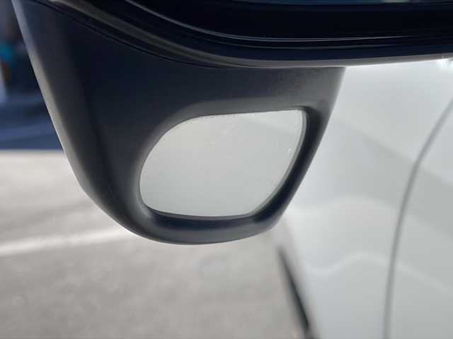 トヨタ ハリアー エレガンス 長野県 2017(平29)年 10.6万km ホワイトパールクリスタルシャイン 禁煙車/ワンオーナー/純正SD9インチナビ//Bluetooth/CD/DVD/フルセグTV/バックカメラ/D席パワーシート/ハーフレザーシート/クルーズコントロール/電動パーキングブレーキ/ブレーキホールド/プリクラッシュブレーキ/アイドリングストップ/コーナーセンサー/横滑り防止装置/オートマチックハイビーム/ビルトインETC/純正AW17インチ/モデリスタ/純正フロアマット/ブラインドスポット/オールオートウィンドウ/スマートキー/プッシュスタート/スペアキー/保証書/取扱説明書