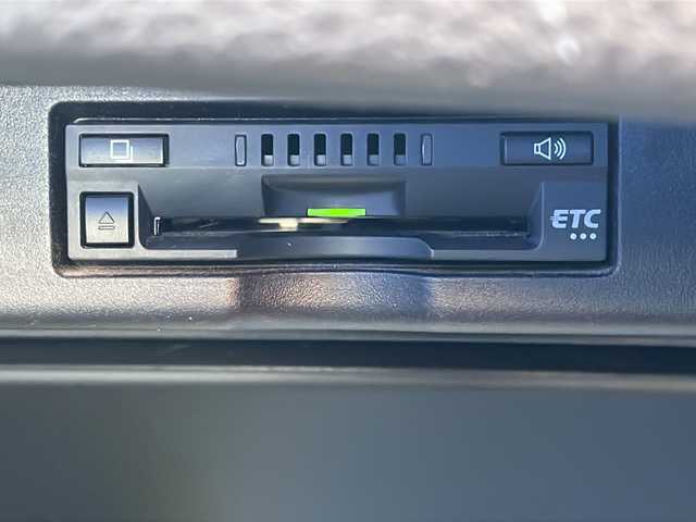 トヨタ ハリアー エレガンス 長野県 2017(平29)年 10.6万km ホワイトパールクリスタルシャイン 禁煙車/ワンオーナー/純正SD9インチナビ//Bluetooth/CD/DVD/フルセグTV/バックカメラ/D席パワーシート/ハーフレザーシート/クルーズコントロール/電動パーキングブレーキ/ブレーキホールド/プリクラッシュブレーキ/アイドリングストップ/コーナーセンサー/横滑り防止装置/オートマチックハイビーム/ビルトインETC/純正AW17インチ/モデリスタ/純正フロアマット/ブラインドスポット/オールオートウィンドウ/スマートキー/プッシュスタート/スペアキー/保証書/取扱説明書