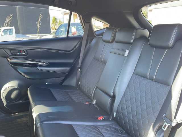 トヨタ ハリアー エレガンス 長野県 2017(平29)年 10.6万km ホワイトパールクリスタルシャイン 禁煙車/ワンオーナー/純正SD9インチナビ//Bluetooth/CD/DVD/フルセグTV/バックカメラ/D席パワーシート/ハーフレザーシート/クルーズコントロール/電動パーキングブレーキ/ブレーキホールド/プリクラッシュブレーキ/アイドリングストップ/コーナーセンサー/横滑り防止装置/オートマチックハイビーム/ビルトインETC/純正AW17インチ/モデリスタ/純正フロアマット/ブラインドスポット/オールオートウィンドウ/スマートキー/プッシュスタート/スペアキー/保証書/取扱説明書