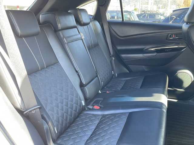 トヨタ ハリアー エレガンス 長野県 2017(平29)年 10.6万km ホワイトパールクリスタルシャイン 禁煙車/ワンオーナー/純正SD9インチナビ//Bluetooth/CD/DVD/フルセグTV/バックカメラ/D席パワーシート/ハーフレザーシート/クルーズコントロール/電動パーキングブレーキ/ブレーキホールド/プリクラッシュブレーキ/アイドリングストップ/コーナーセンサー/横滑り防止装置/オートマチックハイビーム/ビルトインETC/純正AW17インチ/モデリスタ/純正フロアマット/ブラインドスポット/オールオートウィンドウ/スマートキー/プッシュスタート/スペアキー/保証書/取扱説明書