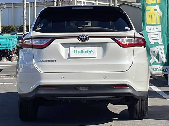 トヨタ ハリアー エレガンス 長野県 2017(平29)年 10.6万km ホワイトパールクリスタルシャイン 禁煙車/ワンオーナー/純正SD9インチナビ//Bluetooth/CD/DVD/フルセグTV/バックカメラ/D席パワーシート/ハーフレザーシート/クルーズコントロール/電動パーキングブレーキ/ブレーキホールド/プリクラッシュブレーキ/アイドリングストップ/コーナーセンサー/横滑り防止装置/オートマチックハイビーム/ビルトインETC/純正AW17インチ/モデリスタ/純正フロアマット/ブラインドスポット/オールオートウィンドウ/スマートキー/プッシュスタート/スペアキー/保証書/取扱説明書