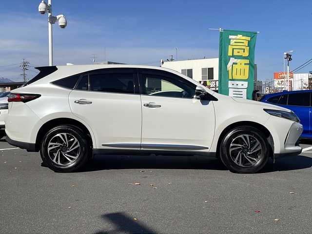 トヨタ ハリアー エレガンス 長野県 2017(平29)年 10.6万km ホワイトパールクリスタルシャイン 禁煙車/ワンオーナー/純正SD9インチナビ//Bluetooth/CD/DVD/フルセグTV/バックカメラ/D席パワーシート/ハーフレザーシート/クルーズコントロール/電動パーキングブレーキ/ブレーキホールド/プリクラッシュブレーキ/アイドリングストップ/コーナーセンサー/横滑り防止装置/オートマチックハイビーム/ビルトインETC/純正AW17インチ/モデリスタ/純正フロアマット/ブラインドスポット/オールオートウィンドウ/スマートキー/プッシュスタート/スペアキー/保証書/取扱説明書