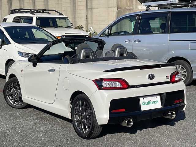 トヨタ コペン GRスポーツ 東京都 2022(令4)年 1.8万km パールホワイトⅢ Apple CarPlay対応ディスプレイオーディオ/純正MOMOステアリング/純正レカロシート/シートヒーター/HKSマフラー/BBS製アルミホイール/LEDヘッドライト/スマートキー/ETC/横滑り防止装置/保証書/取扱説明書