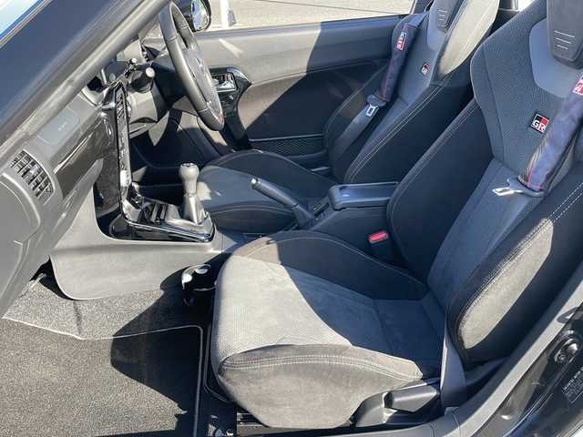 トヨタ コペン GRスポーツ 東京都 2022(令4)年 1.8万km パールホワイトⅢ Apple CarPlay対応ディスプレイオーディオ/純正MOMOステアリング/純正レカロシート/シートヒーター/HKSマフラー/BBS製アルミホイール/LEDヘッドライト/スマートキー/ETC/横滑り防止装置/保証書/取扱説明書