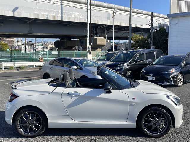 トヨタ コペン GRスポーツ 東京都 2022(令4)年 1.8万km パールホワイトⅢ Apple CarPlay対応ディスプレイオーディオ/純正MOMOステアリング/純正レカロシート/シートヒーター/HKSマフラー/BBS製アルミホイール/LEDヘッドライト/スマートキー/ETC/横滑り防止装置/保証書/取扱説明書