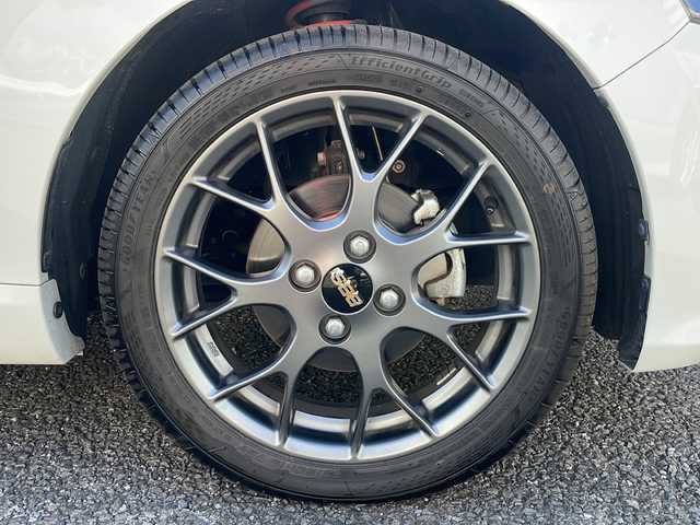 トヨタ コペン GRスポーツ 東京都 2022(令4)年 1.8万km パールホワイトⅢ Apple CarPlay対応ディスプレイオーディオ/純正MOMOステアリング/純正レカロシート/シートヒーター/HKSマフラー/BBS製アルミホイール/LEDヘッドライト/スマートキー/ETC/横滑り防止装置/保証書/取扱説明書