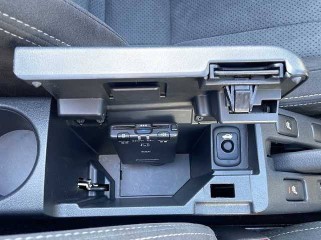 トヨタ コペン GRスポーツ 東京都 2022(令4)年 1.8万km パールホワイトⅢ Apple CarPlay対応ディスプレイオーディオ/純正MOMOステアリング/純正レカロシート/シートヒーター/HKSマフラー/BBS製アルミホイール/LEDヘッドライト/スマートキー/ETC/横滑り防止装置/保証書/取扱説明書