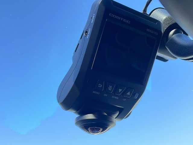 トヨタ コペン GRスポーツ 東京都 2022(令4)年 1.8万km パールホワイトⅢ Apple CarPlay対応ディスプレイオーディオ/純正MOMOステアリング/純正レカロシート/シートヒーター/HKSマフラー/BBS製アルミホイール/LEDヘッドライト/スマートキー/ETC/横滑り防止装置/保証書/取扱説明書