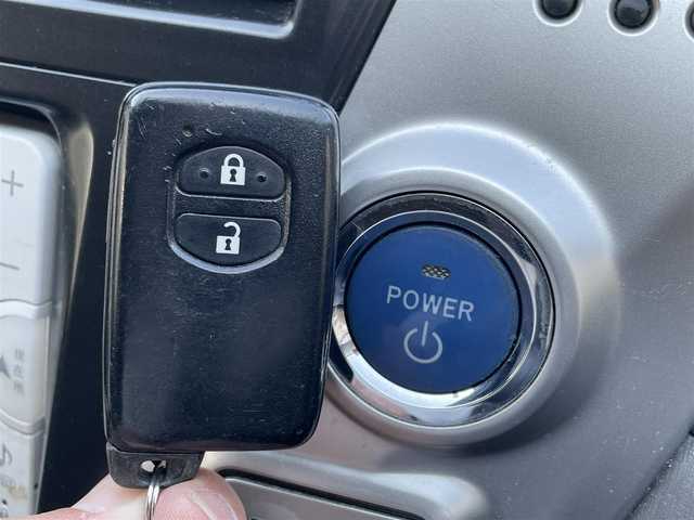 トヨタ プリウス α S Lセレクション 埼玉県 2014(平26)年 12.9万km ホワイトパールクリスタルシャイン (株)IDOMが運営する【じしゃロン川越店】の自社ローン専用車両になります。こちらは現金またはオートローンご利用時の価格です。自社ローンご希望の方は別途その旨お申付け下さい/純正SDナビ NSCP-W62/（ワンセグ/Bluetooth/CD/AM/FM）/モデリスタフルエアロ/バックカメラ/社外１６インチアルミホイール/ＨＩＤヘッドライト/オートライト/フォグ/ウインカーミラー/ビルトインＥＴＣ/スマートキー（スペアキー×1）/純正ドアバイザー/純正フロアマット/ステアリングリモコン/車両取扱説明書/保証書