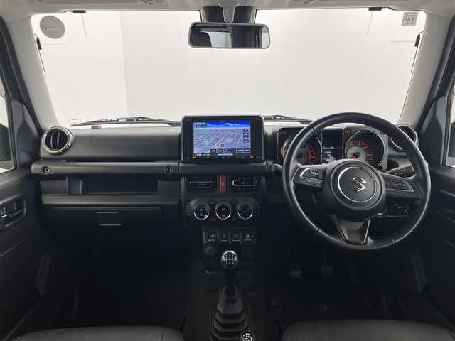 スズキ ジムニー XC 群馬県 2021(令3)年 2.6万km ジャングルグリーン 純正８インチナビ(ｉPod　フルセグ　FM　AM　BluetoothAUDIO　DVD　SMARTUSEN)/スズキセーフティサポート(標識認識　車線逸脱警報機能　ふらつき警報機能　先行車発進お知らせ機能　ハイビームアシスト/デュアルセンサーブレーキサポート)/=========================/前席シートヒータ/LEDヘッドライト/純正シートカバー/純正フロアマット/純正ホイール/プッシュスタート/電動格納ミラー/ヒートデッドドアミラー