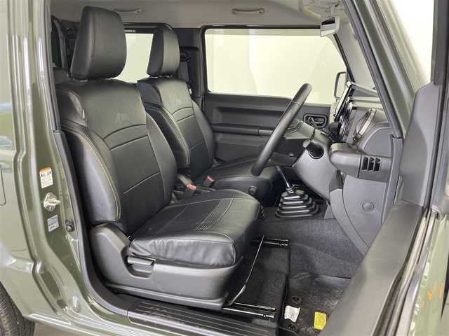 スズキ ジムニー XC 群馬県 2021(令3)年 2.6万km ジャングルグリーン 純正８インチナビ(ｉPod　フルセグ　FM　AM　BluetoothAUDIO　DVD　SMARTUSEN)/スズキセーフティサポート(標識認識　車線逸脱警報機能　ふらつき警報機能　先行車発進お知らせ機能　ハイビームアシスト/デュアルセンサーブレーキサポート)/=========================/前席シートヒータ/LEDヘッドライト/純正シートカバー/純正フロアマット/純正ホイール/プッシュスタート/電動格納ミラー/ヒートデッドドアミラー