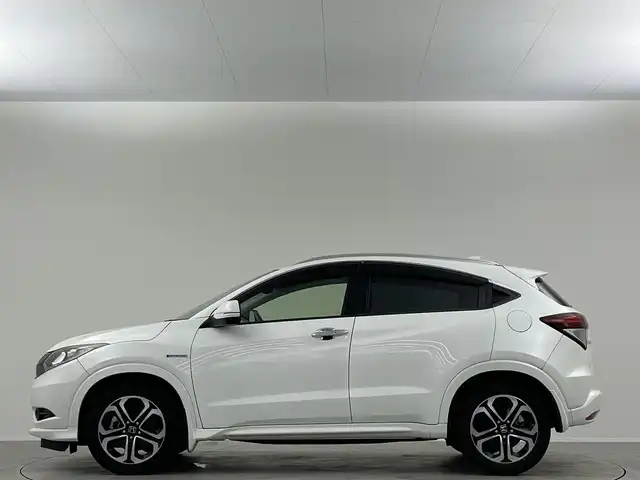 ホンダ ヴェゼル ハイブリッド Z 埼玉県 2015(平27)年 5.1万km ホワイトオーキッドパール 純正8インチナビ　フルセグ　CD DVD BT　バックカメラ　ホンダセンシング　クルコン　ドラレコ　ハーフレザーシート　シートヒーター　ビルトインETC　LEDオートライト　