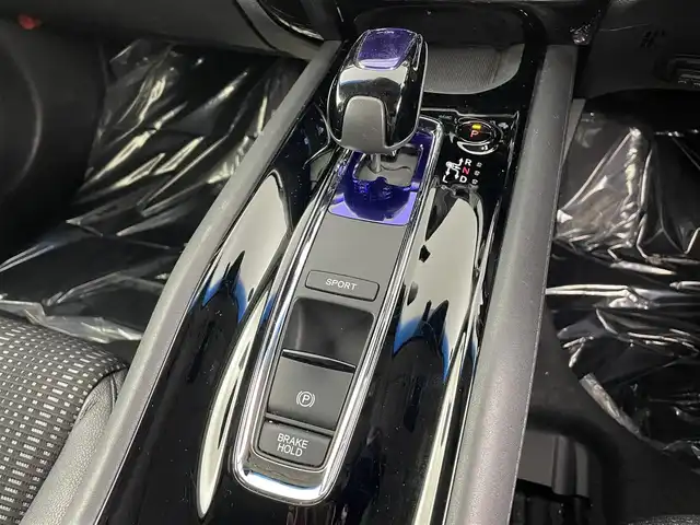 ホンダ ヴェゼル ハイブリッド Z 埼玉県 2015(平27)年 5.1万km ホワイトオーキッドパール 純正8インチナビ　フルセグ　CD DVD BT　バックカメラ　ホンダセンシング　クルコン　ドラレコ　ハーフレザーシート　シートヒーター　ビルトインETC　LEDオートライト　