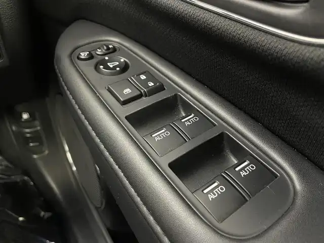 ホンダ ヴェゼル ハイブリッド Z 埼玉県 2015(平27)年 5.1万km ホワイトオーキッドパール 純正8インチナビ　フルセグ　CD DVD BT　バックカメラ　ホンダセンシング　クルコン　ドラレコ　ハーフレザーシート　シートヒーター　ビルトインETC　LEDオートライト　