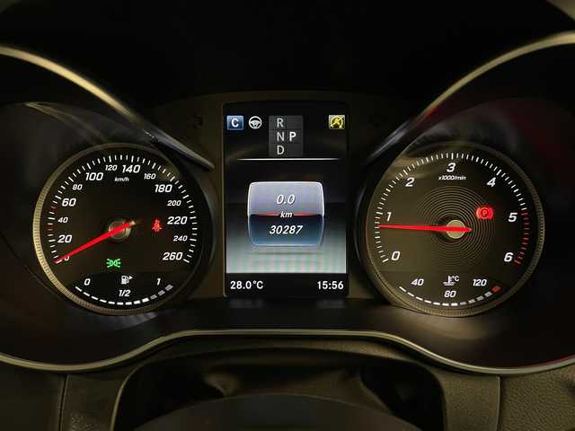 メルセデス・ベンツ ＧＬＣ２２０ d 4マチックスポーツ 道央・札幌 2018(平30)年 3.1万km ダイヤモンドホワイト AMGスタイリングパッケージ/レーダーセーフティパッケージ/・アクティブブレーキアシスト/・アクティブレーンキーピングアシスト/・アクティブブラインドスポットアシスト/・ディスタンスパイロットディストロニック/・PRE-SAFE/360°カメラシステム/LEDインテリジェントライトシステム/アクティブハイビームアシストプラス/パーキングパイロット(縦列/並列駐車)/パークトロニック/メモリー付パワーシート(D/N)/電動ランバーサポート(D/N)/シートヒーター(D/N)/ヘッドアップディスプレイ/COMANDシステム/・フルセグTVチューナー/・ETC2.0/社外ドライブレコーダー(前後/車内)/アンビエントライト(3色)/EASY-PACK自動開閉テールゲート/フットトランクオープナー