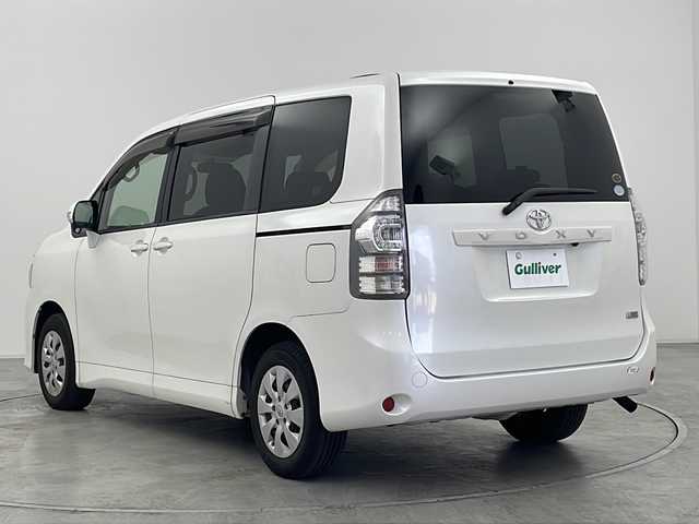 トヨタ ヴォクシー X Lエディション 群馬県 2011(平23)年 6.8万km ホワイトパールクリスタルシャイン 純正ナビ　純正９型後席モニター　バックカメラ　両側電動スライドドア　ビルトインＥＴＣ　ステアリングスイッチ　ＨＩＤヘッドライト　オートライト　ＭＴモード付きＡＴ　電動格納ミラー　キーレス　禁煙車