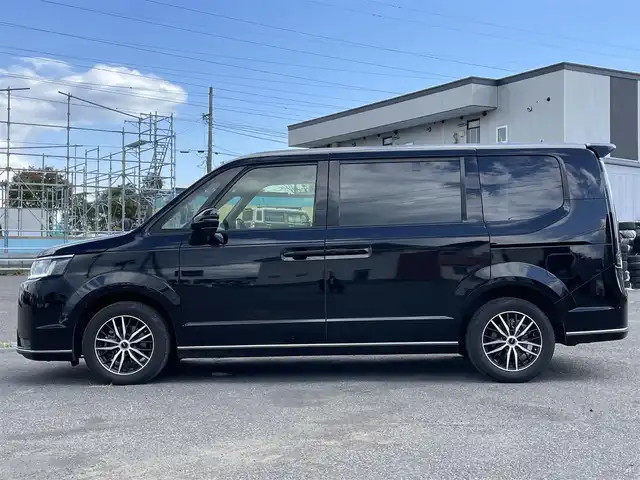 ホンダ ステップワゴン スパーダ 道央・札幌 2023(令5)年 3.3万km クリスタルブラックパール ４WD/寒冷地仕様/純正メモリーナビ/CD/DVD/BT/フルセグ/ホンダセンシング/衝突被害軽減ブレーキ/横滑り防止装置/レーダークルーズコントロール/レーンキープアシスト/クリアランスソナー/バックカメラ/ビルトインETC/アイドリングストップ/ワイパーデアイサー/ECOMODE/両側パワースライドドア/パワーバックドア/前席シートヒーター/ハーフレザーシート/革巻きステアリング/ステアリングリモコン/パドルシフト/電動パーキング/ブレーキホールド/MTモード付AT/プッシュスタート/スマートキー/LEDヘッドライト/オートライト/オートマチックハイビーム/フォグランプ/電動格納ミラー/ウィンカーミラー/社外フロアマット/ドアバイザー