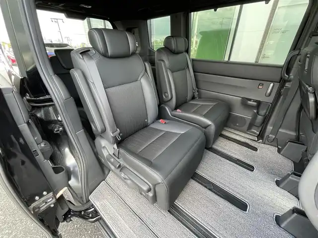 ホンダ ステップワゴン スパーダ 道央・札幌 2023(令5)年 3.3万km クリスタルブラックパール ４WD/寒冷地仕様/純正メモリーナビ/CD/DVD/BT/フルセグ/ホンダセンシング/衝突被害軽減ブレーキ/横滑り防止装置/レーダークルーズコントロール/レーンキープアシスト/クリアランスソナー/バックカメラ/ビルトインETC/アイドリングストップ/ワイパーデアイサー/ECOMODE/両側パワースライドドア/パワーバックドア/前席シートヒーター/ハーフレザーシート/革巻きステアリング/ステアリングリモコン/パドルシフト/電動パーキング/ブレーキホールド/MTモード付AT/プッシュスタート/スマートキー/LEDヘッドライト/オートライト/オートマチックハイビーム/フォグランプ/電動格納ミラー/ウィンカーミラー/社外フロアマット/ドアバイザー