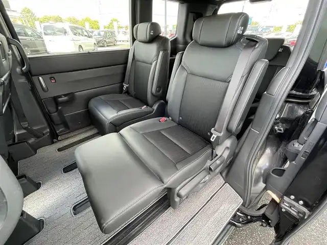 ホンダ ステップワゴン スパーダ 道央・札幌 2023(令5)年 3.3万km クリスタルブラックパール ４WD/寒冷地仕様/純正メモリーナビ/CD/DVD/BT/フルセグ/ホンダセンシング/衝突被害軽減ブレーキ/横滑り防止装置/レーダークルーズコントロール/レーンキープアシスト/クリアランスソナー/バックカメラ/ビルトインETC/アイドリングストップ/ワイパーデアイサー/ECOMODE/両側パワースライドドア/パワーバックドア/前席シートヒーター/ハーフレザーシート/革巻きステアリング/ステアリングリモコン/パドルシフト/電動パーキング/ブレーキホールド/MTモード付AT/プッシュスタート/スマートキー/LEDヘッドライト/オートライト/オートマチックハイビーム/フォグランプ/電動格納ミラー/ウィンカーミラー/社外フロアマット/ドアバイザー