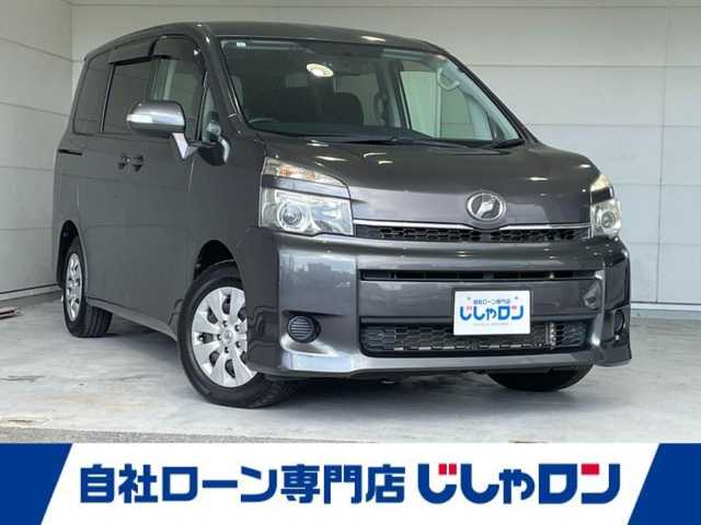 トヨタ ヴォクシー X Lエディション 沖縄県 2013(平25)年 3.9万km グレーメタリック (株)IDOMが運営する【じしゃロンコザ店】の自社ローン専用車両になりますこちらは現金またはオートローンご利用時の価格です。自社ローンご希望の方は別途その旨お申付け下さい/・本土仕入/・社外ナビ/・DVD再生/・TV/・バックカメラ/・後席モニター/・片側パワースライドドア/・ETC/・スマートキー/・プッシュスタート/・純正フロアマット/・オートライト