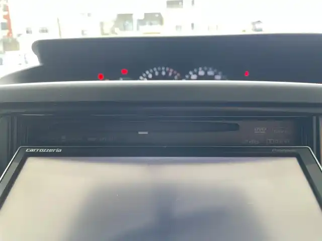 トヨタ ヴォクシー X Lエディション 沖縄県 2013(平25)年 3.9万km グレーメタリック (株)IDOMが運営する【じしゃロンコザ店】の自社ローン専用車両になりますこちらは現金またはオートローンご利用時の価格です。自社ローンご希望の方は別途その旨お申付け下さい/・本土仕入/・社外ナビ/・DVD再生/・TV/・バックカメラ/・後席モニター/・片側パワースライドドア/・ETC/・スマートキー/・プッシュスタート/・純正フロアマット/・オートライト